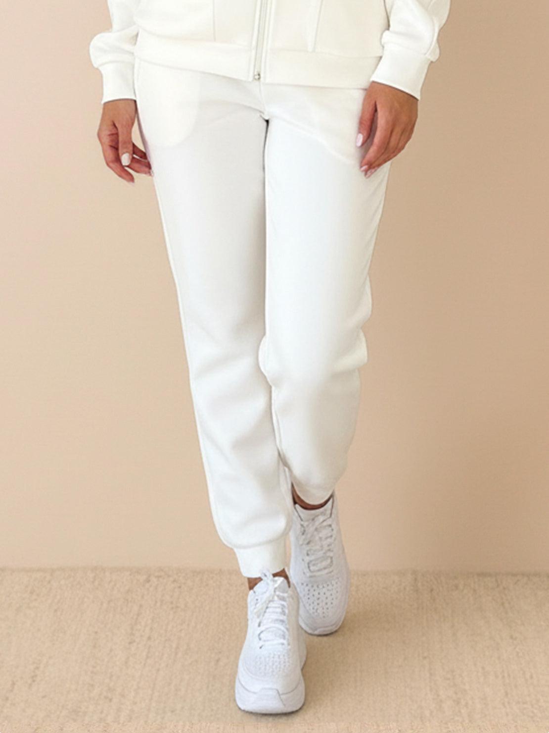 Colorblock Comfort Tracksuit with contrast curved panels and relaxed fit in wrinkle-resistant polyester fabric