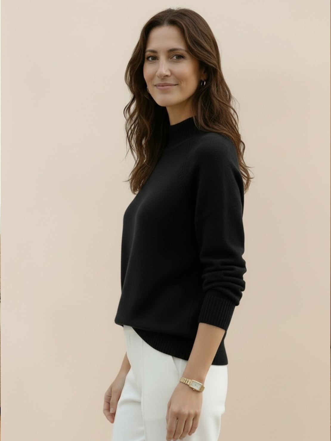 Lightweight 100% Italian cashmere sweater with mock-neck and regular fit for elegant comfort