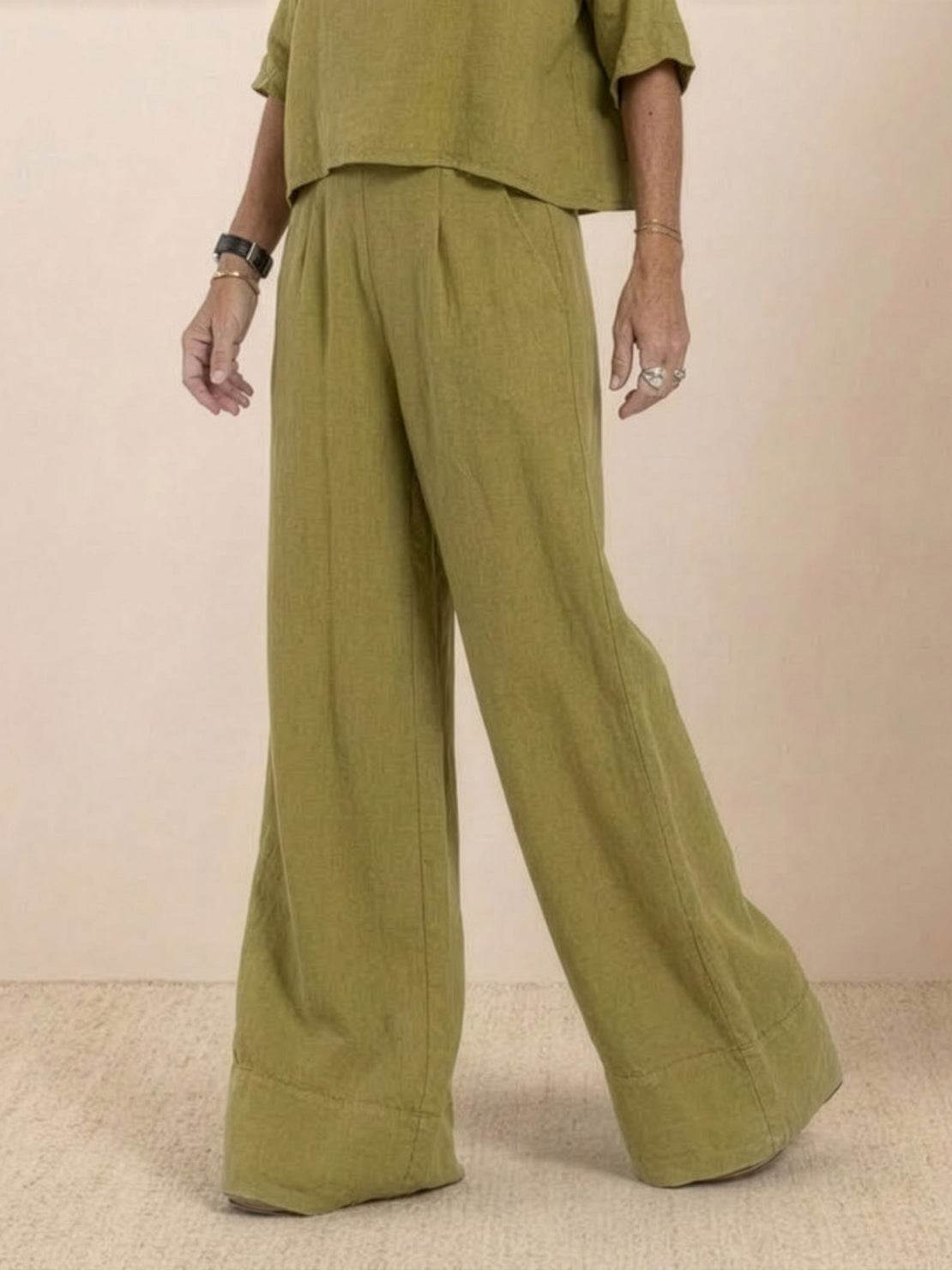 Olive green short-sleeved pullover with wide-leg matching trousers in lightweight cotton fabric.
