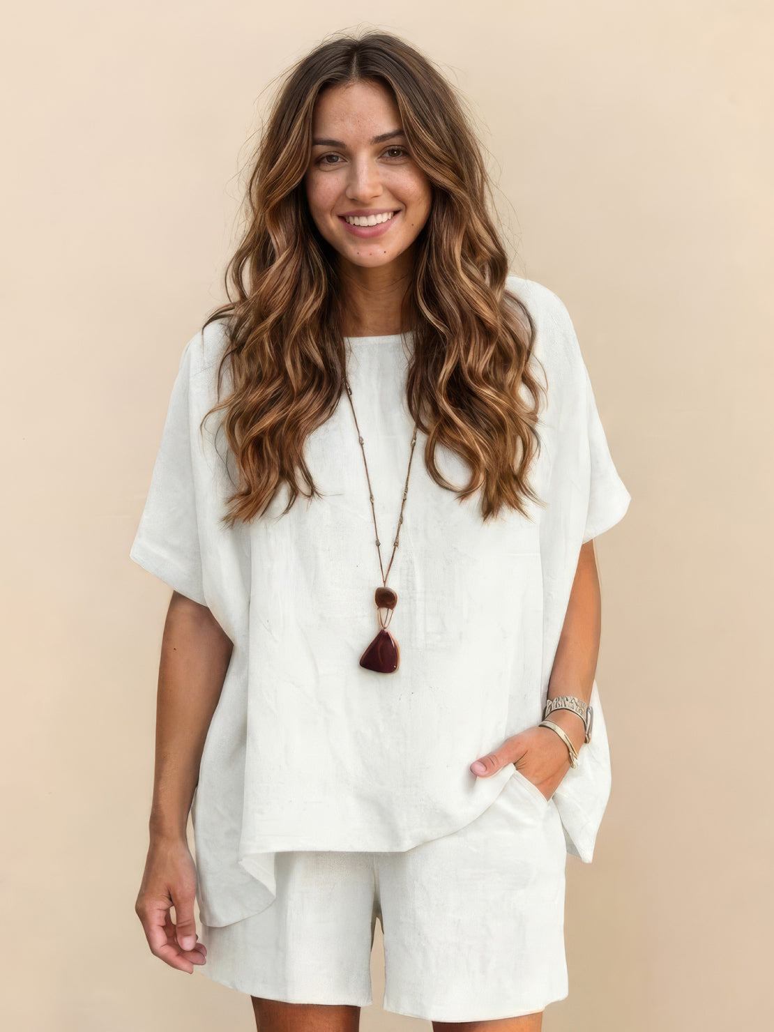 Comfy linen-like shirt and shorts two-piece set in breathable fabric for casual and versatile wear