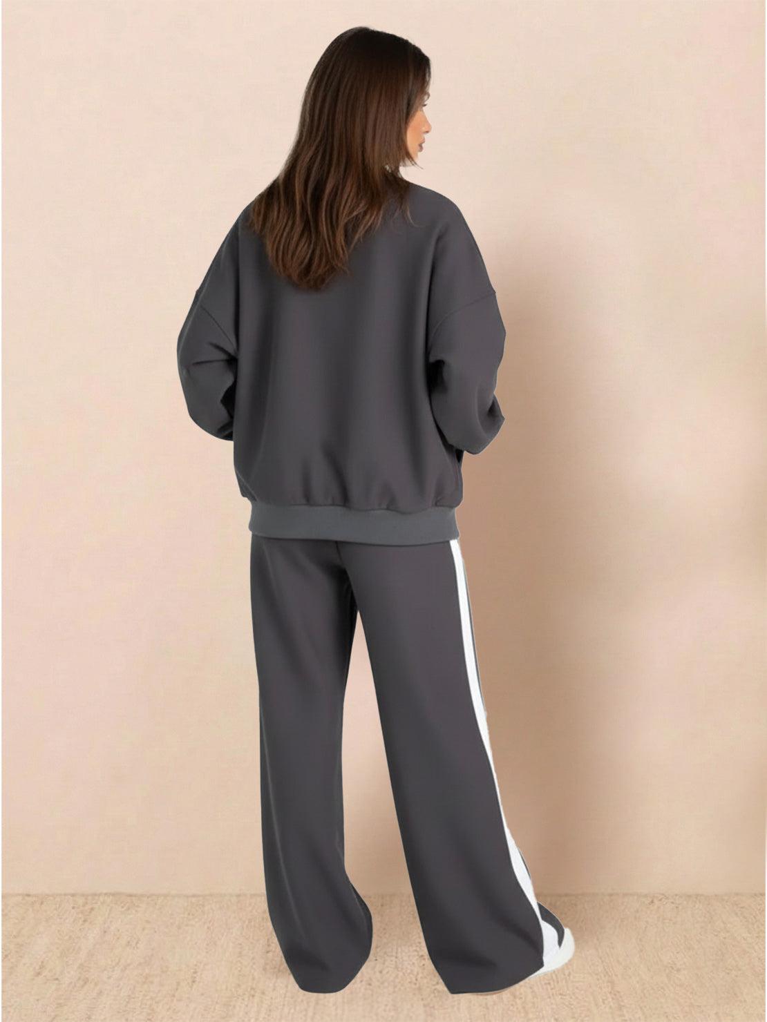 Women wearing Easy Airport Lounge Set in soft cotton-blend fabric with relaxed fit for travel comfort