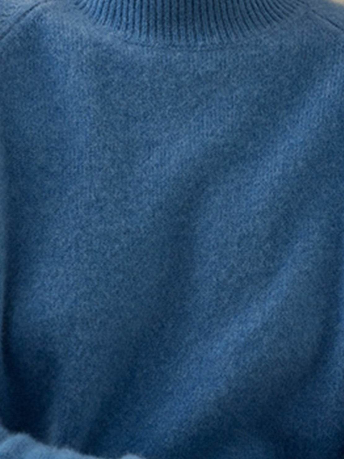 Lightweight 100% Italian cashmere sweater with mock-neck and regular fit