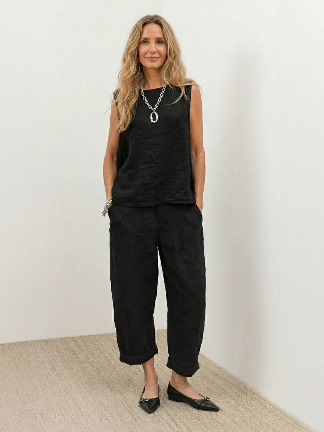 100% cotton crinkle sleeveless co-ord two-piece set with breathable sleeveless top and straight-leg pants