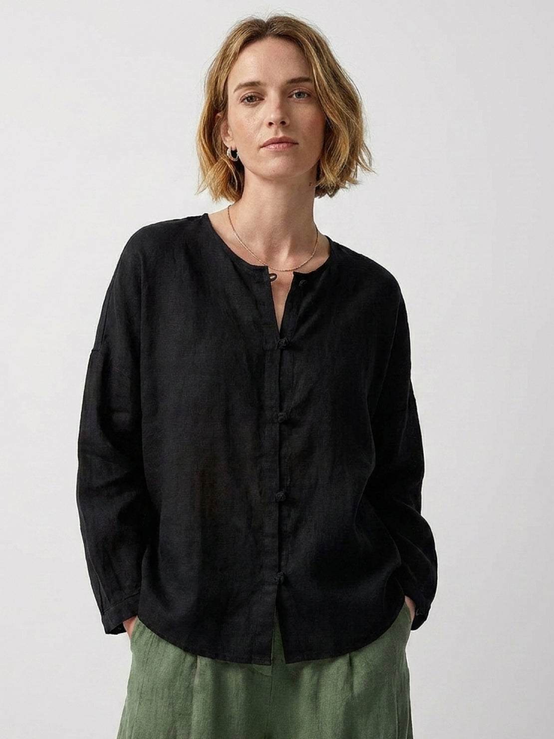 Oversized 100% linen blouse with frog-button closure, long sleeves, and curved hem in lightweight fabric