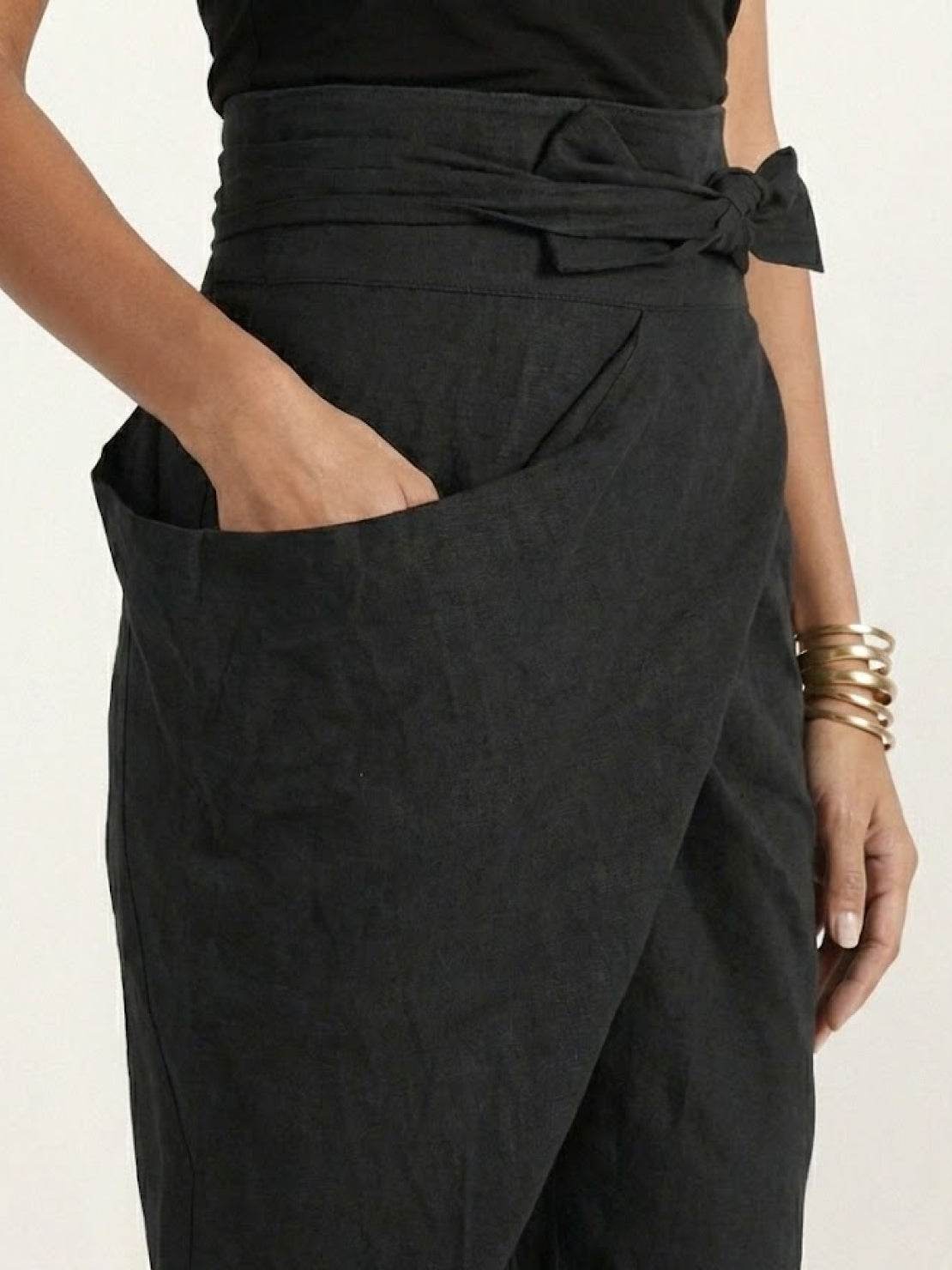High-waist wrapped pants in breathable lightweight fabric with loose fit and stylish wrap design